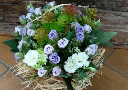 Cestas de flores de regalo con envío a domicilio